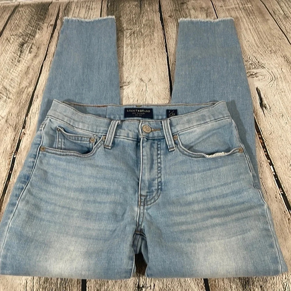 Lucky 🍀 Brand skinny Jeans 2/26A - Picture 2 of 5